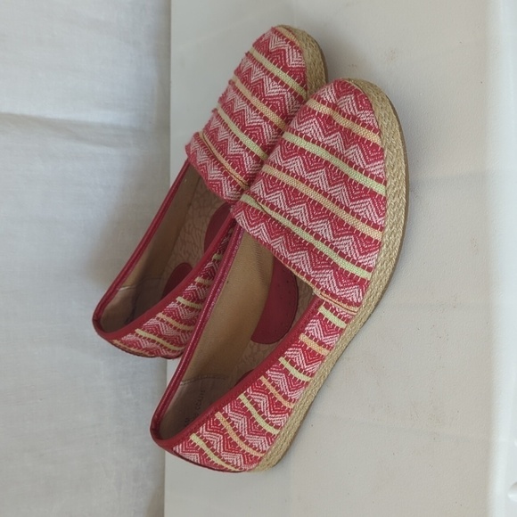b.o.c. Red Patterned Fabric Espadrille Flats Size 7.5M - Picture 1 of 6
